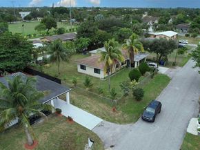 2496 SW 8th St, Fort Lauderdale FL 33312