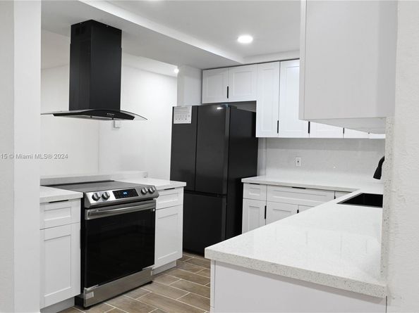 2496 SW 8th St, Fort Lauderdale FL 33312