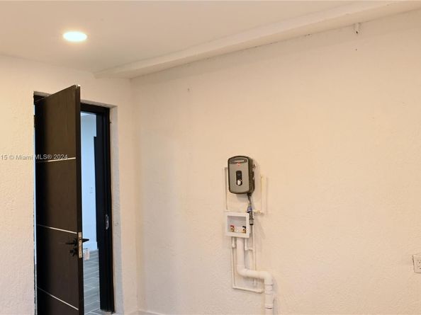 2496 SW 8th St, Fort Lauderdale FL 33312