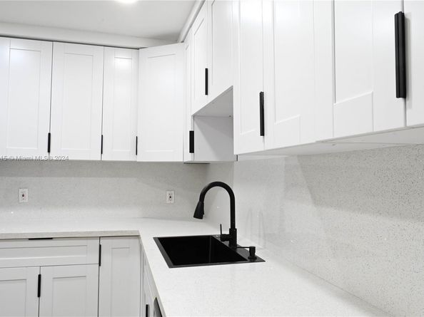 2496 SW 8th St, Fort Lauderdale FL 33312