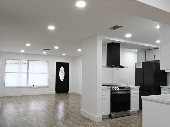 2496 SW 8th St, Fort Lauderdale FL 33312