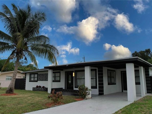 2496 SW 8th St, Fort Lauderdale FL 33312