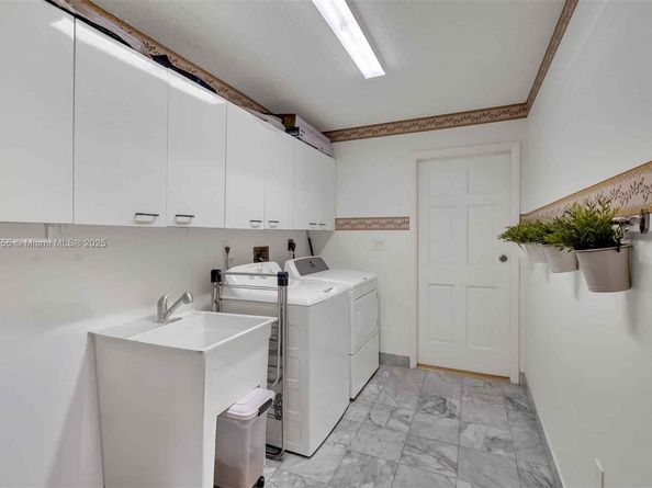 7080 SW 98th Ave, Miami FL 33173