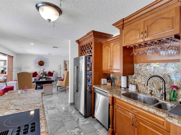7080 SW 98th Ave, Miami FL 33173