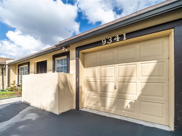 9341 E Fern Ln, Miramar FL 33025