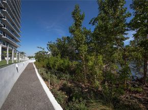 16385 Biscayne Blvd 1615, North Miami Beach FL 33160