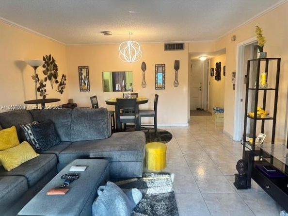 4270 NW 40th St 306, Lauderdale Lakes FL 33319