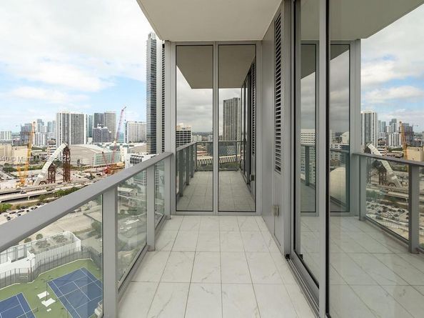 851 NE 1st Ave 2102, Miami FL 33132