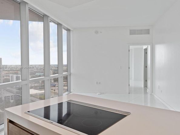 851 NE 1st Ave 2102, Miami FL 33132