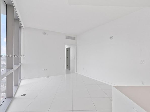 851 NE 1st Ave 2102, Miami FL 33132