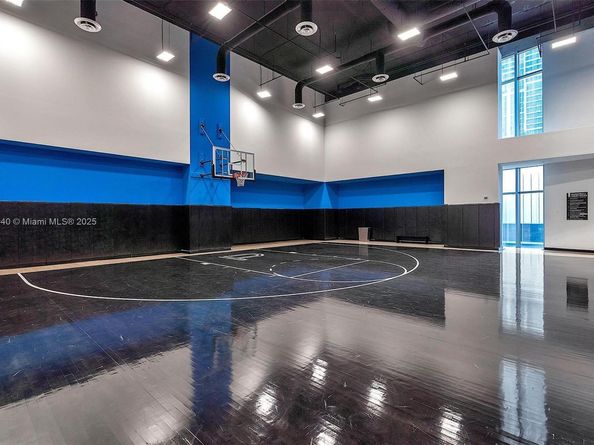 851 NE 1st Ave 2102, Miami FL 33132