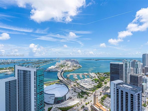851 NE 1st Ave 2102, Miami FL 33132