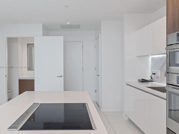 851 NE 1st Ave 2102, Miami FL 33132