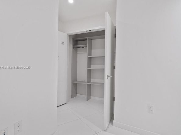 851 NE 1st Ave 2102, Miami FL 33132