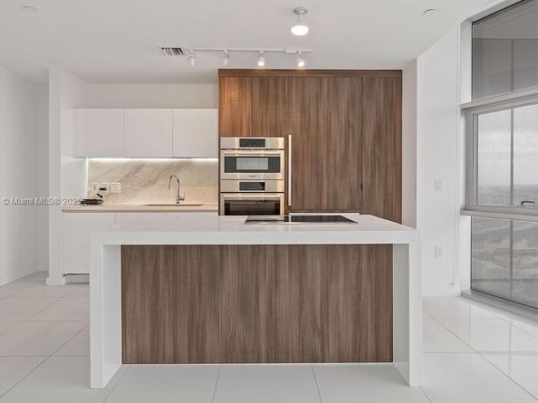 851 NE 1st Ave 2102, Miami FL 33132