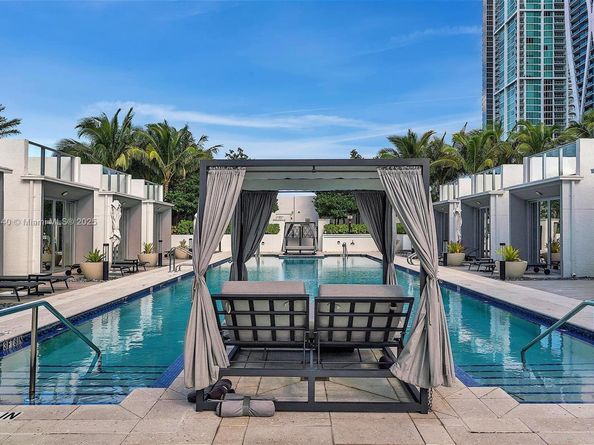 851 NE 1st Ave 2102, Miami FL 33132