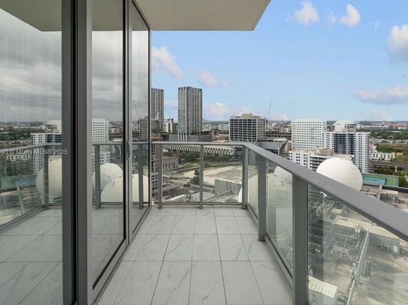 851 NE 1st Ave 2102, Miami FL 33132