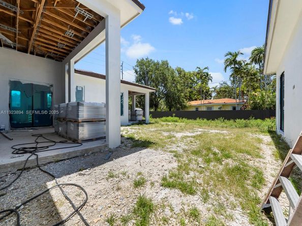 8275 SW 93rd St, Miami FL 33156