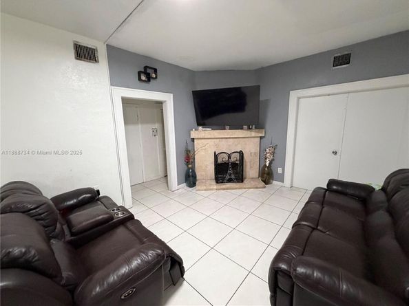 3320 NW 14th Ave, Miami FL 33142