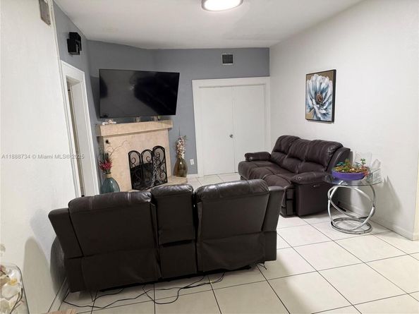 3320 NW 14th Ave, Miami FL 33142