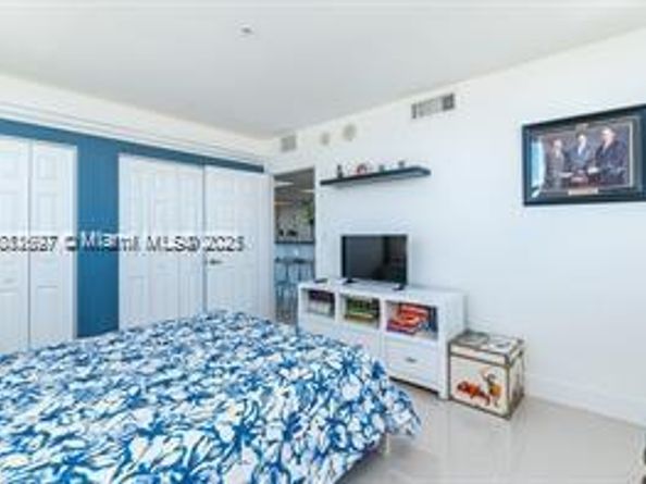 3232 SW 22nd Ter 1910, Miami FL 33145