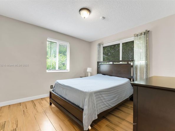 1532 NE 39th St, Oakland Park FL 33334