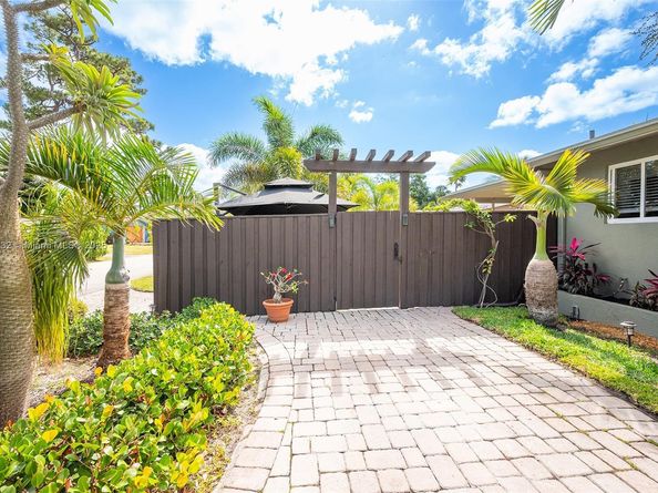 1532 NE 39th St, Oakland Park FL 33334