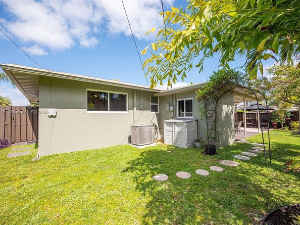 1532 NE 39th St, Oakland Park FL 33334