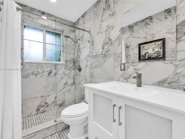 1532 NE 39th St, Oakland Park FL 33334