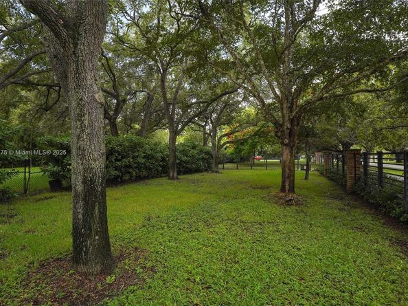 6230 SW 112th St, Pinecrest FL 33156