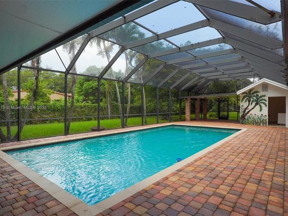 6230 SW 112th St, Pinecrest FL 33156