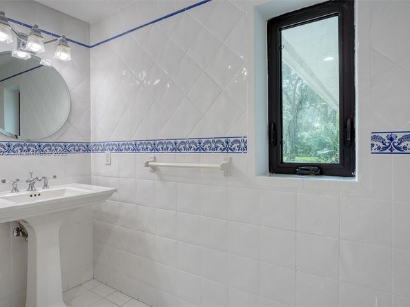 6230 SW 112th St, Pinecrest FL 33156