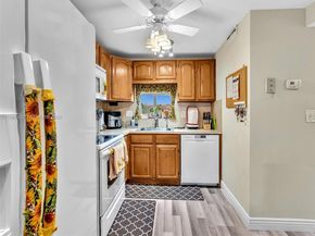 9420 S Hollybrook Lake Dr 302, Pembroke Pines FL 33025