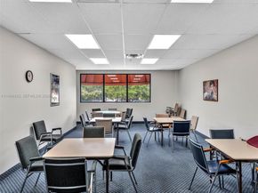 9420 S Hollybrook Lake Dr 302, Pembroke Pines FL 33025