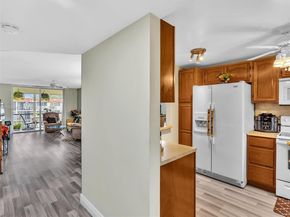 9420 S Hollybrook Lake Dr 302, Pembroke Pines FL 33025