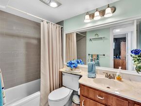 9420 S Hollybrook Lake Dr 302, Pembroke Pines FL 33025