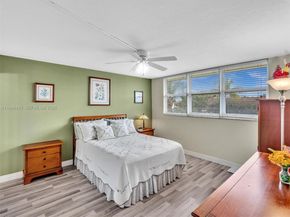 9420 S Hollybrook Lake Dr 302, Pembroke Pines FL 33025