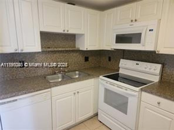 1505 Crescent Cir C31, Lake Park FL 33403
