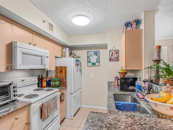 2433 Centergate Dr 102, Miramar FL 33025