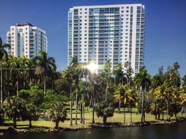 1871 NW S River Dr 1704, Miami FL 33125