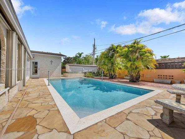 5025 SW 90th Ct, Miami FL 33165