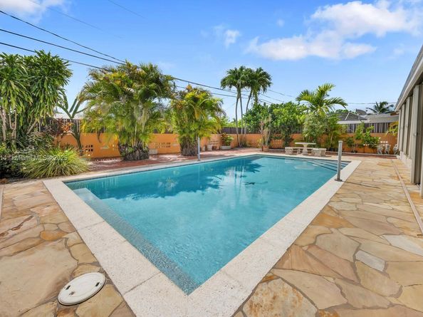 5025 SW 90th Ct, Miami FL 33165