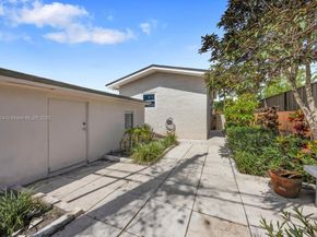 5025 SW 90th Ct, Miami FL 33165