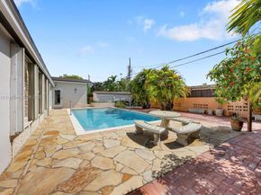 5025 SW 90th Ct, Miami FL 33165