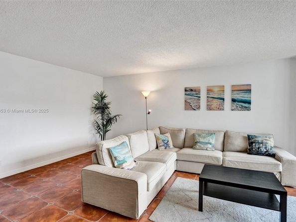1000 Parkview Dr 412, Hallandale Beach FL 33009