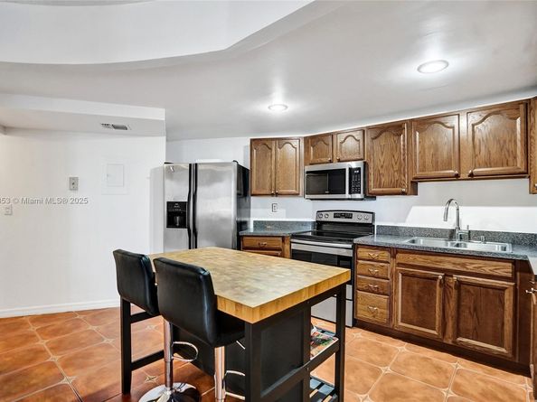 1000 Parkview Dr 412, Hallandale Beach FL 33009
