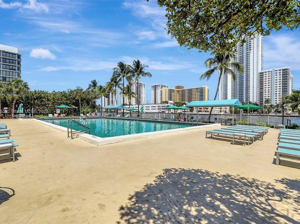 1000 Parkview Dr 412, Hallandale Beach FL 33009