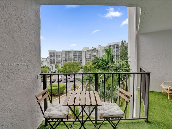 1000 Parkview Dr 412, Hallandale Beach FL 33009
