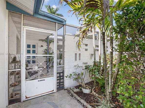 131 SW 58th Ave, Plantation FL 33317