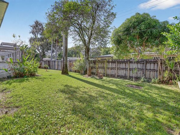 131 SW 58th Ave, Plantation FL 33317